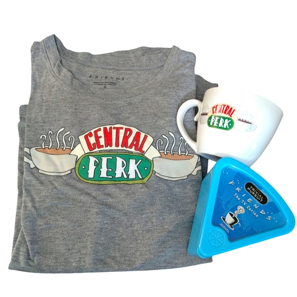 FRIENDS Tops - Friends Lover Gift Set